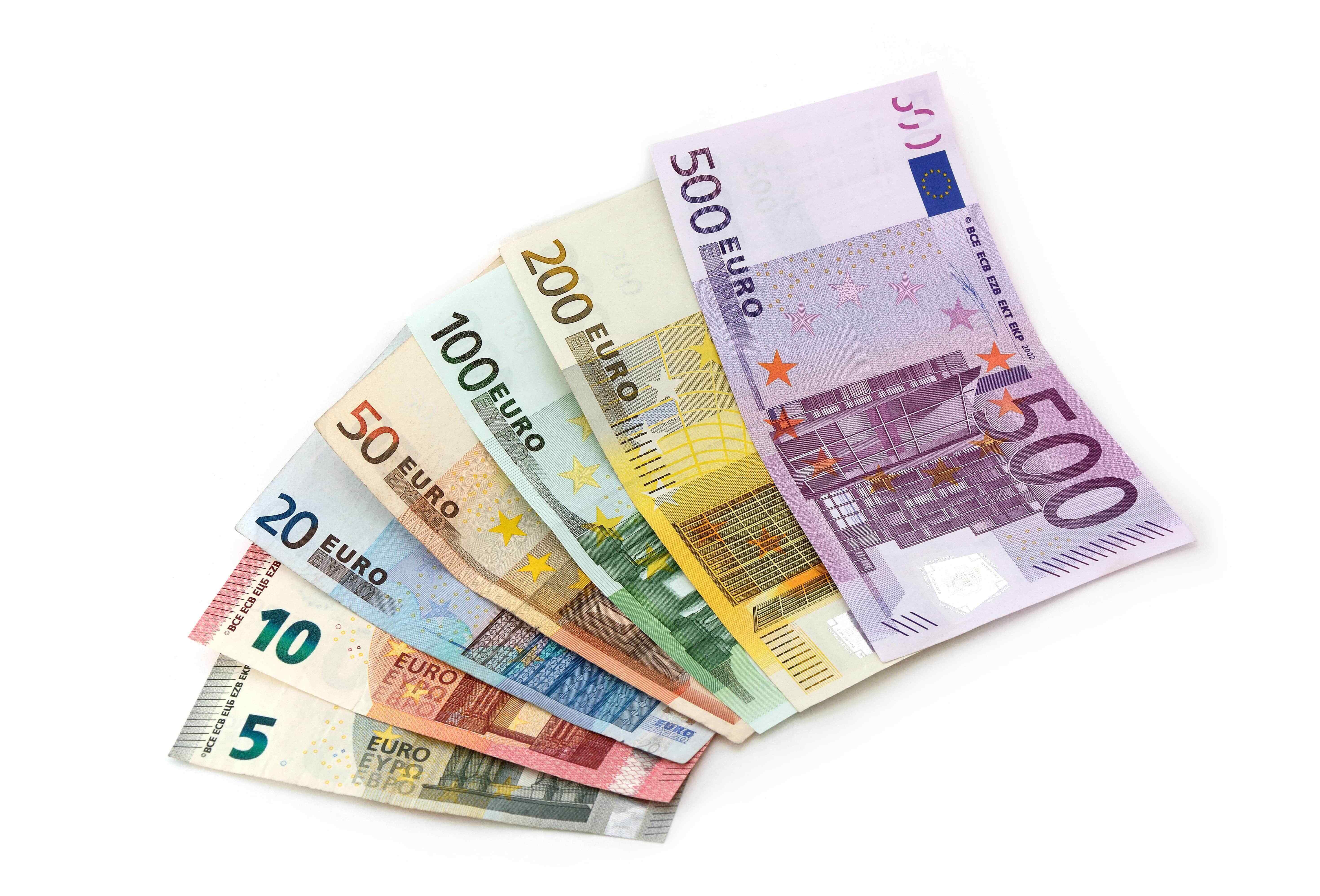 Alle Euro-Banknoten in den Stückelungen von 5 bis 500
